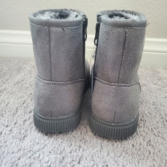 FREE!!!!!NWT SIZE 13 CAT AND JACK W/ANY PURCHASE!!!! - Picture 2 of 8